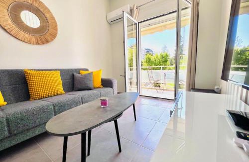 Kerameikos Apartment | Downtown Bliss - Piraeus Street by ΜΡS