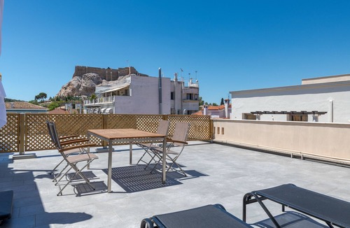 Plaka Apartment | Downtown Cocoon with Roof Deck
