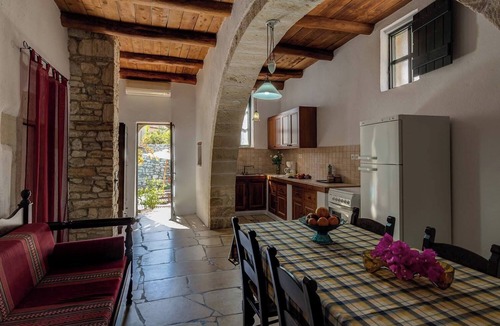 Douliana House | Dream 2 -traditional House With Pool To Share