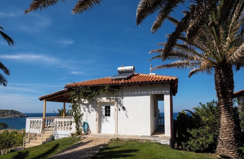 Mochlos House | Dream bungalow on the Mediterranean, plot ends in the sea private bathing