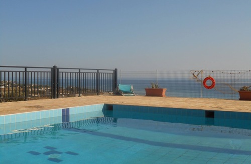 Fragkokastello Apartment | Dreams Days Holiday House with a panoramic view next to the sea, pool & gardens