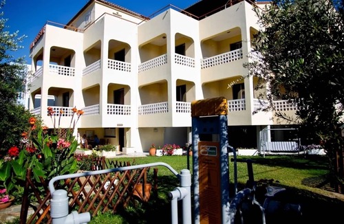 Mavrovouni Apartment | Drossia # 4 - One Bedroom Apartment, Sleeps 4