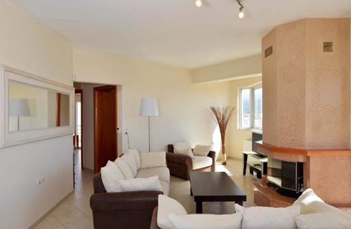 Nea Chora Apartment | EλIA SELINOU