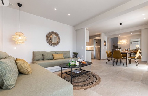 Naxos Town Villa | Eartha Horizon 3BR Villa with Panoramic Sea Sunset View
