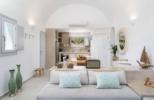 Vourvoulos Villa | East Side Private villa , 2 bedroom & jacuzzi