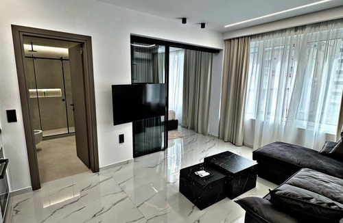 Ladadika Apartment | Eden Luxury Suite #2: Your Oasis in the heart of Thessaloniki