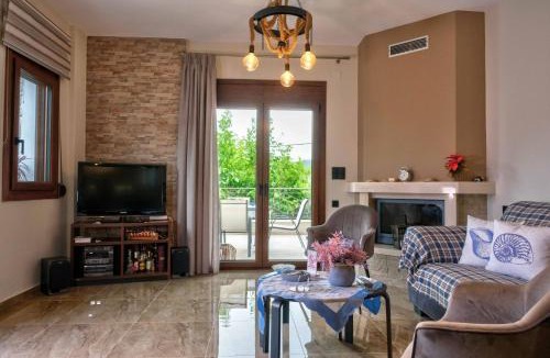 Pella Region Apartment | Effie's Maisonette with Detached Studio