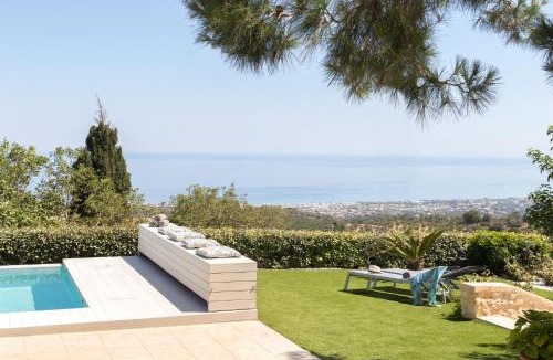 Roussospiti Villa | Effies Cozy Villa-Spectacular View and Playground