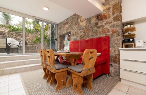 Aigaleo Apartment | Efi's DreamSpace