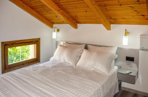Skiathos Apartment | Ektor's Villa, Skiathos, Greece, free parking, free Wifi