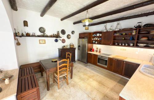 Perivolia Villa | Elafonisi Manor with Private Pool & Jaccuzi