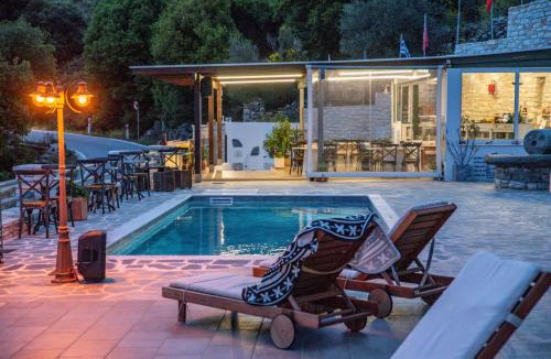 Naxos Hotel | ELAIOLITHOS - Luxury Villa Suites - Adults Only