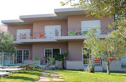 Daratsos Apartment | “ELEA 4” - Cozy Apartment with Swimming Pool Near the Sea