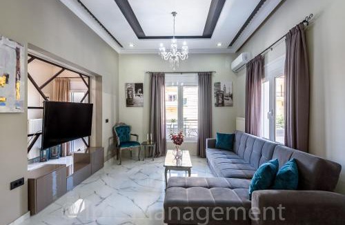 Chania Town Apartment | Elegant 2BR Apt Rooftop Pool & Walk to Old Town