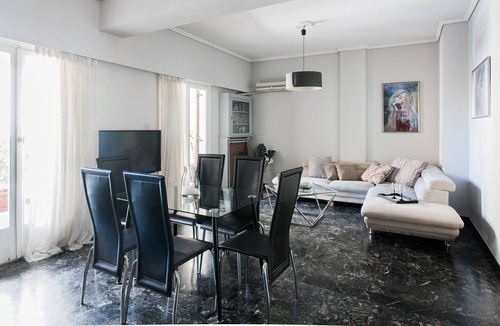 Athens City Centre Apartment | Elegant 75sq+HeatedJacuzzi+balcony W/AcropolisView