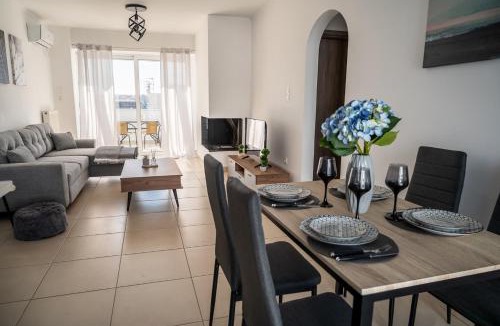 Keratsini-Drapetsona Apartment | Elegant apartment with breathtaking cityscape view (Drap F5)