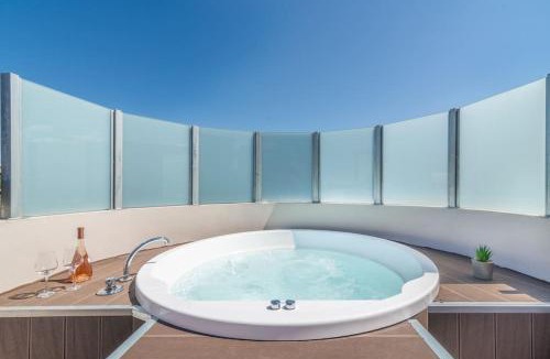 Agios Dimitrios Apartment | Elegant Loft with Jacuzzi