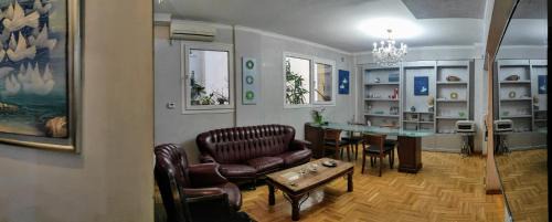 Thessaloniki City Centre Apartment | Elegant Luminous Downtown