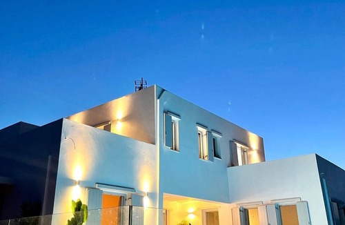 Logaras Villa | Elegant Paros Villa | Villa Nefeli | 4 Bedrooms | Private Pool | Prime Location.