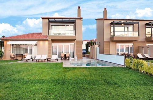Haniotis House | Elegant Private Pool Villa in Halkidiki