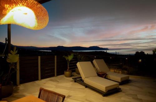 Episkopi House | Elegant Roof Deck House with Jacuzzi