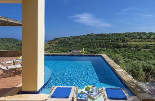 Agia Villa | Elegant three bedroom villa with amazing view and a heating pool