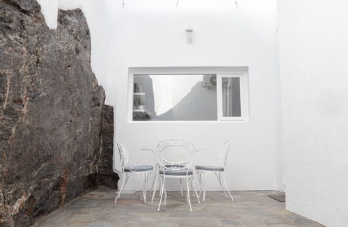 Ioulida House | Elegant White, in the heart of Ioulida on the island of Kea