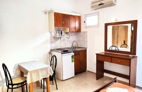 Ag. Georgios Hostel | Eleni Apartments Sant George Beach