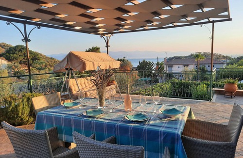Volos Villa | Ella's Sea View Villa, Greece, beachfront near Volos, BBQ, airy, family-friendly