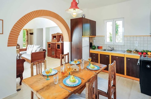 Prinos House | Elya and the neighboring Villa Prinos are located in the picturesque village of Prinos and offer a r