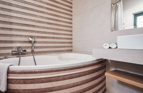 Varvara Villa | Emerald Classic Villa