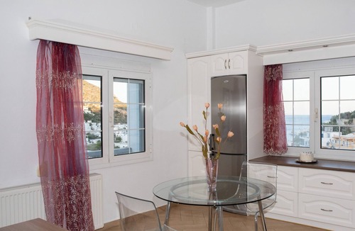 Panteli Apartment | Emerald Heaven, Spacious house near the beach with a magnificent view.