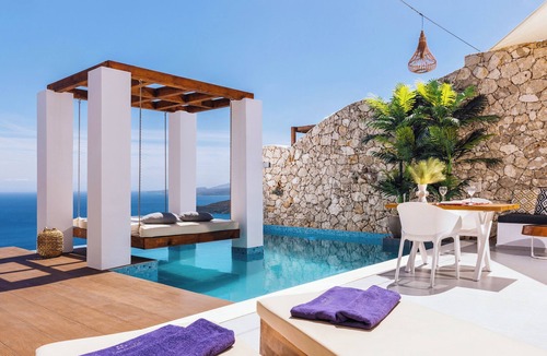 Varvara Villa | Emerald Villas & Suites