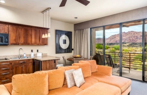 Ivins Villa | Enjoy Red Rock Sunrises at Upscale Desert Hideout w/Pool, Gym & Garden