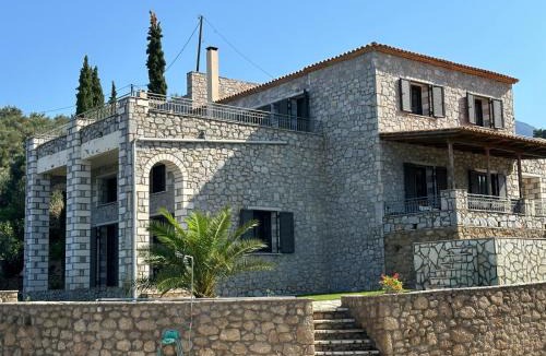 Megali Mantineia Villa | Entire 6 Bed Ensuite Villa - Infinity Pool