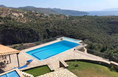 Megali Mantineia Villa | Entire 6 Bed Ensuite Villa - Infinity Pool