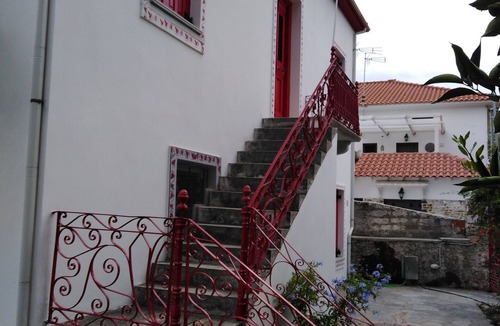 Horto Apartment | Epavli Sofia 1st floor apartment 30 metres from the sea