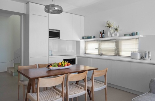 Adelianos Kampos Villa | “Erame Villa”. A beach villa you’ll totally crush on!