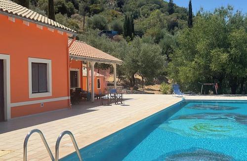 Aetos House | Erholung pur mit Traumhafter Aussicht Direkt vom Pool aus