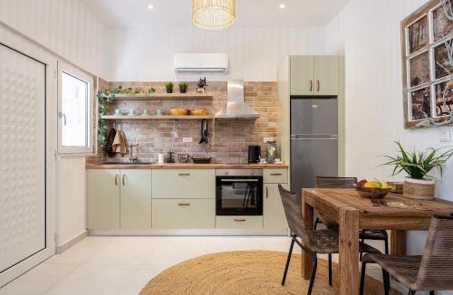 Marmari Apartment | Erika's Horse Farm Houses