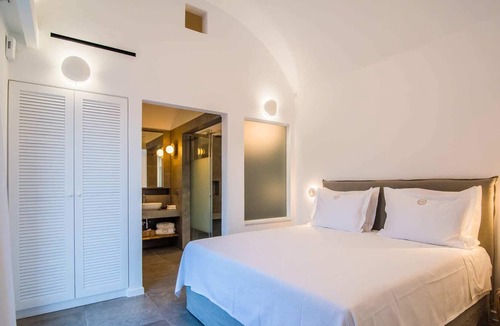 Diakofti Apartment | Escape to Paradise at MakriKythera's Pool Retreat