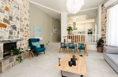 Asigonia Villa | Eumelia Iconic Villa, with Heated Pool & Whirlpool, BBQ, Close to amenities