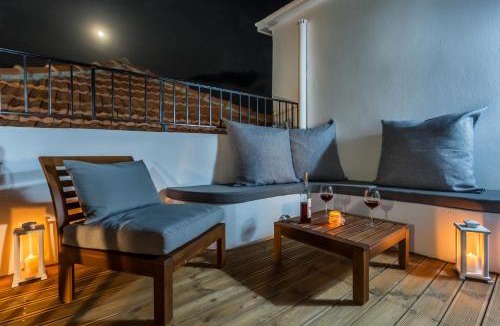 Skopelos Town Villa | Evagelia's deluxe villa-Jacuzzi in Skopelos center