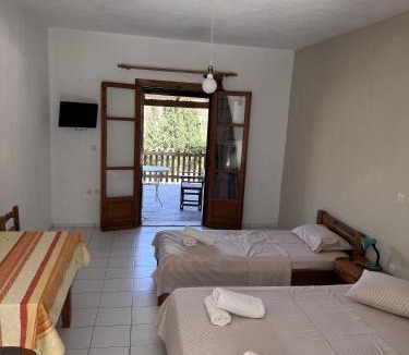 Pisses House | Evangelos Politis Rooms Kea