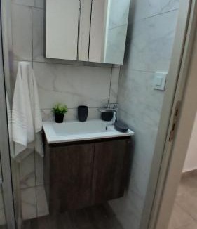 Alikanas Apartment | EVDOKIAS Apt,brand new 2025 modern Apt in the center of Alikanas