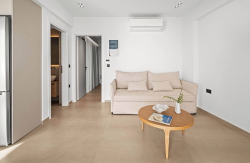 Koutsouras Apartment | Evelmare Beachfront Apartment With Private Jacuzzi