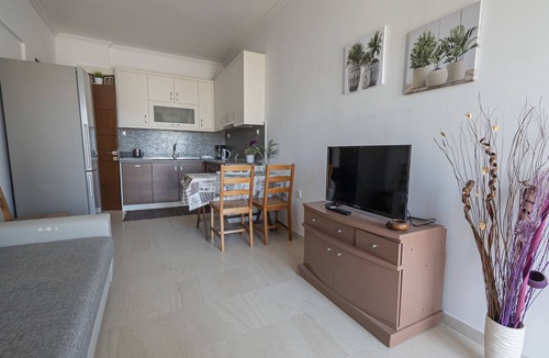 Nea Playia Apartment | Evi Apartment by RentalsPro