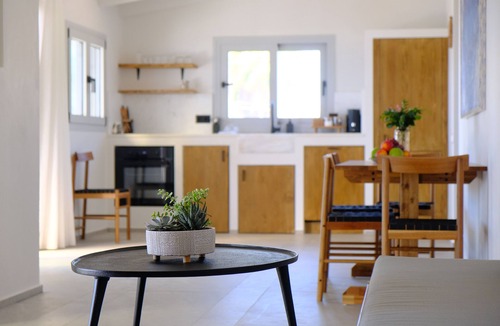 Komnina Apartment | Evia Bay Suites & Retreats