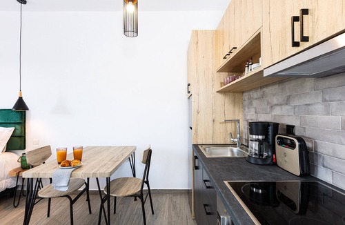 Skaleta Villa | Evilio Suites, Inspired Family Retreat, 800 meters to the beach, Ping Pong table