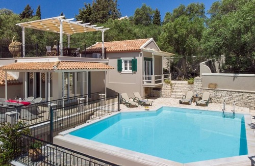 Koutsi Villa | Exclusive Villa Rooftop Terrace Pool